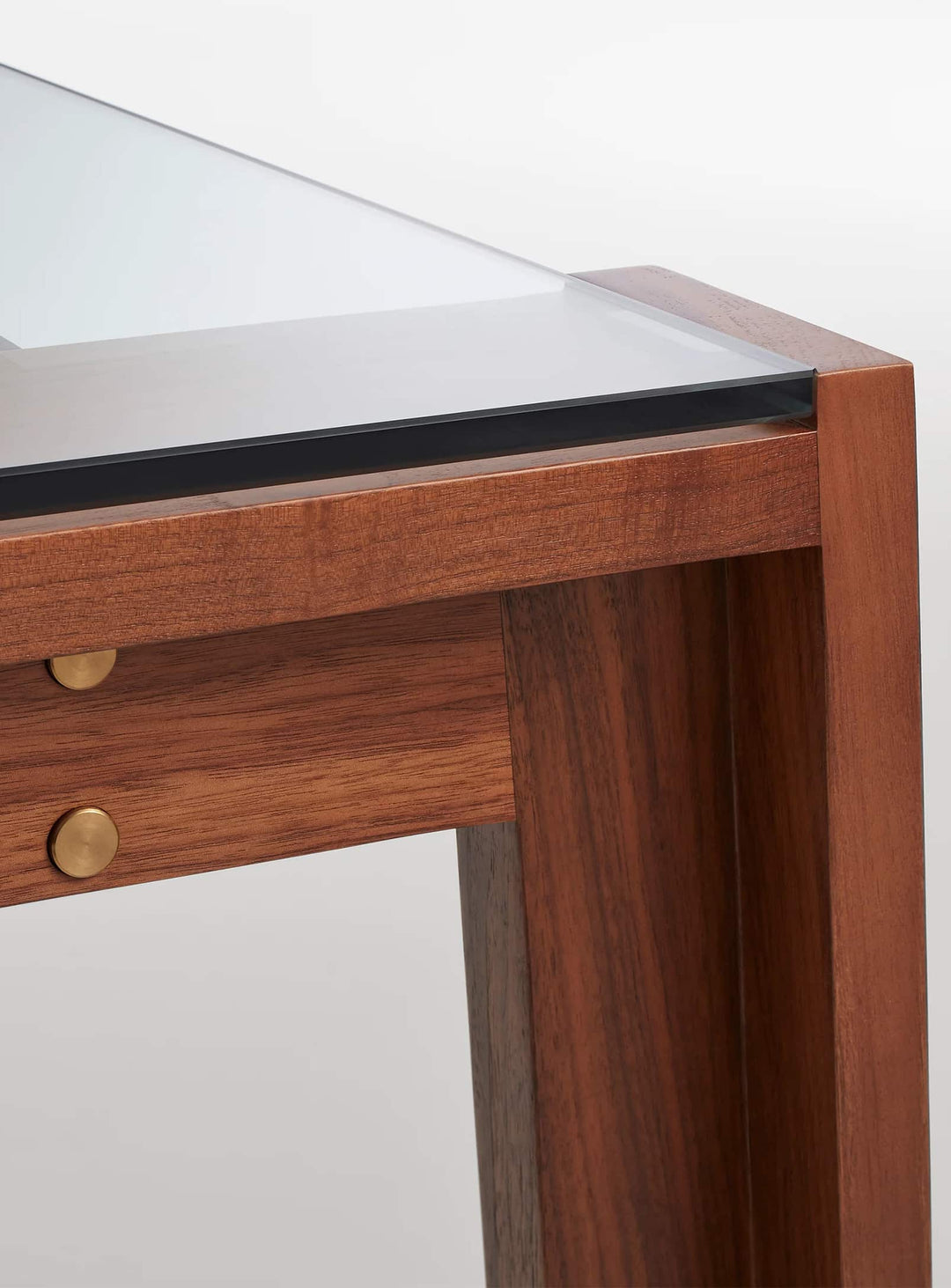 Optez pour la table à manger Blu Dot Lake, une pièce élégante pensée pour durer.
