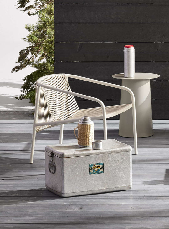 Chaise Lookout Blu Dot : chaise design extérieur, corde tressée et acier moderne. blanc