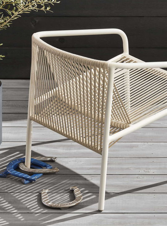 Chaise Lookout Blu Dot : chaise contemporaine, corde et acier au style moderne. blanc