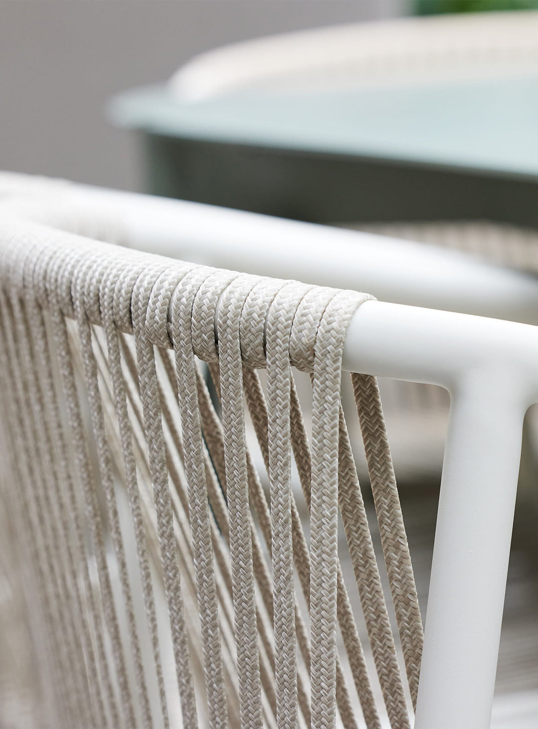 Chaise Lookout Blu Dot : chaise moderne, look aérien et design élégant. blanc