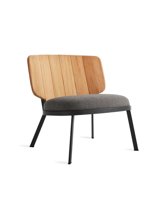 Fauteuil d’extérieur Low Fade de Blu Dot coussin Sunbrella® résistant UV. toohey charcoal