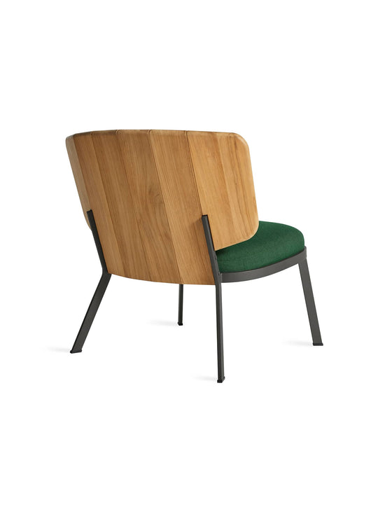 Fauteuil d’extérieur Low Fade de Blu Dot design épuré et matériaux premium. sunbrella ivy