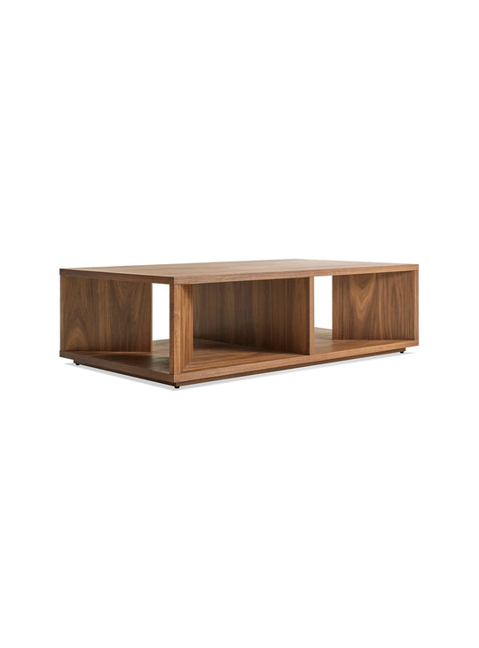 Table basse Low Space Blu Dot : simplicité sophistiquée et finitions en bois naturel. noyer