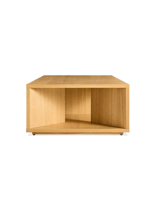 Table basse Low Space Blu Dot : silhouette basse et style contemporain chaleureux. chêne blanc