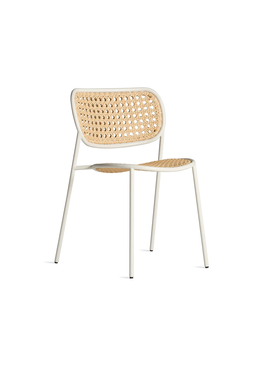 Chaise Made You Look Blu Dot, style rétro revisité pour terrasse moderne élégante. blanc