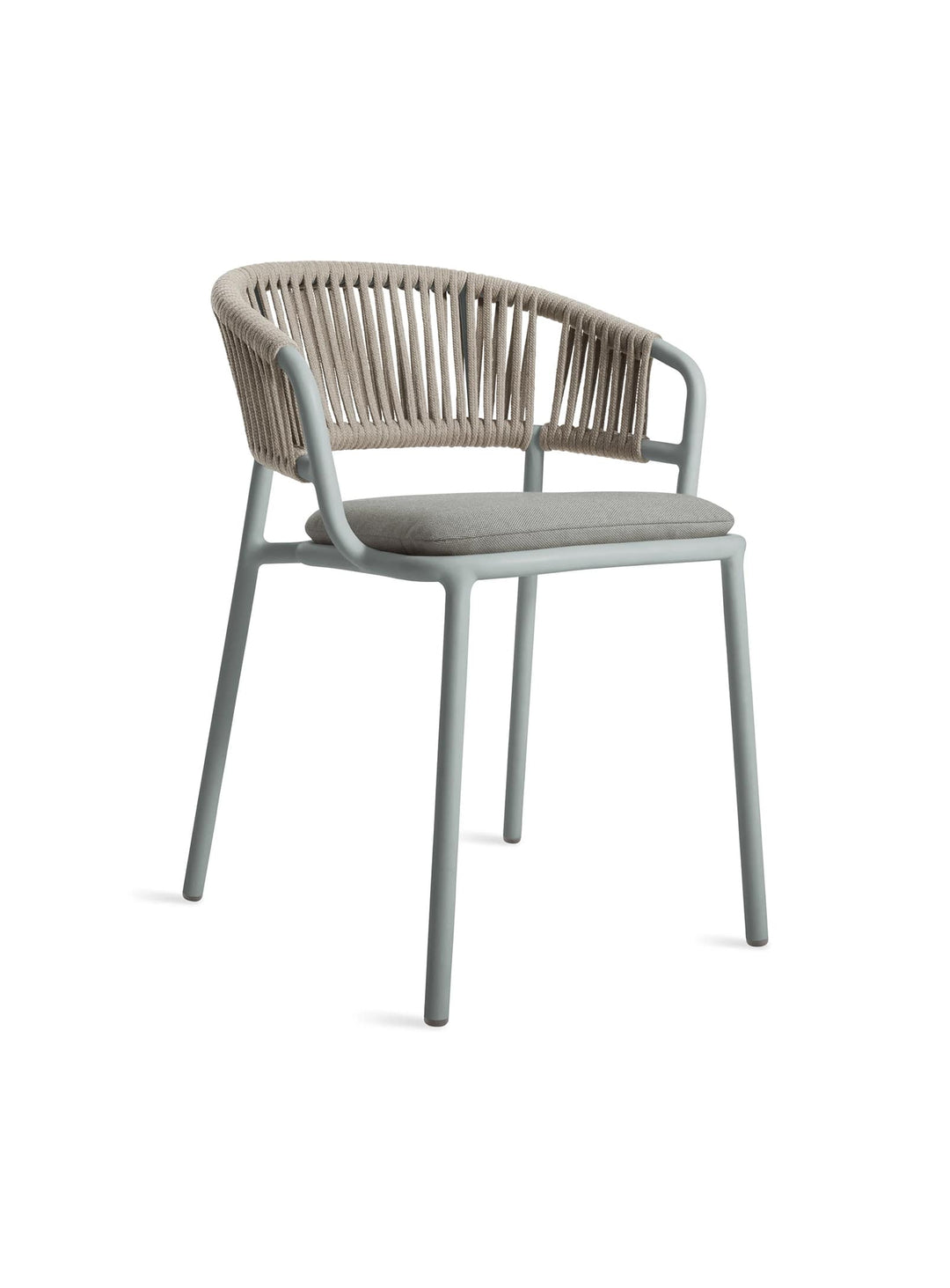 Chaise Mate Blu Dot, mobilier extérieur résistant avec coussin Sunbrella®. toohey breezy blue