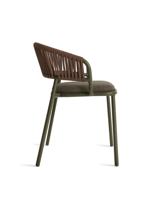 Chaise Mate Blu Dot, mobilier outdoor élégant résistant aux intempéries. toohey olive