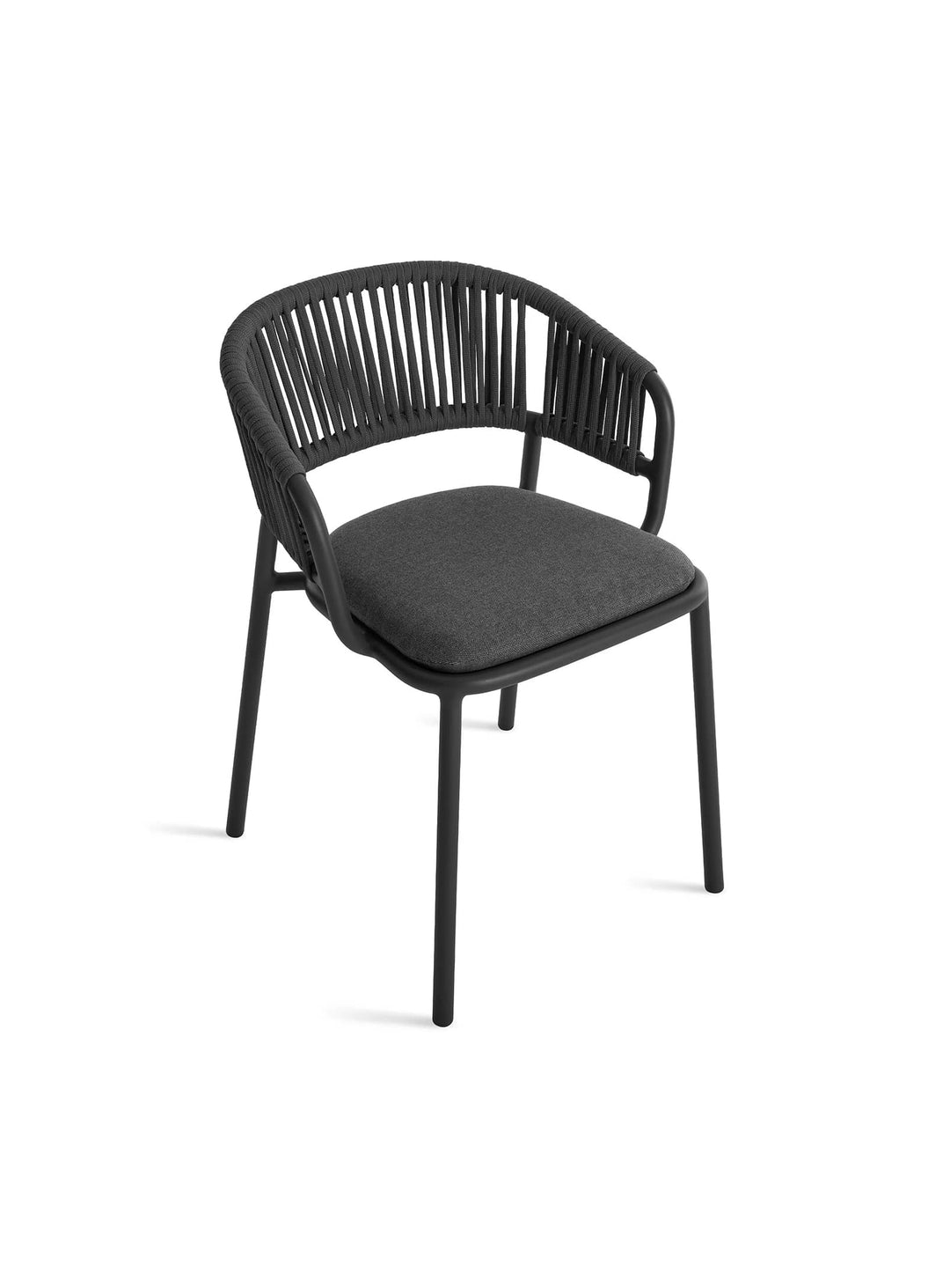 Chaise Mate Blu Dot, chaise extérieure avec coussin technique à séchage rapide. toohey charcoal