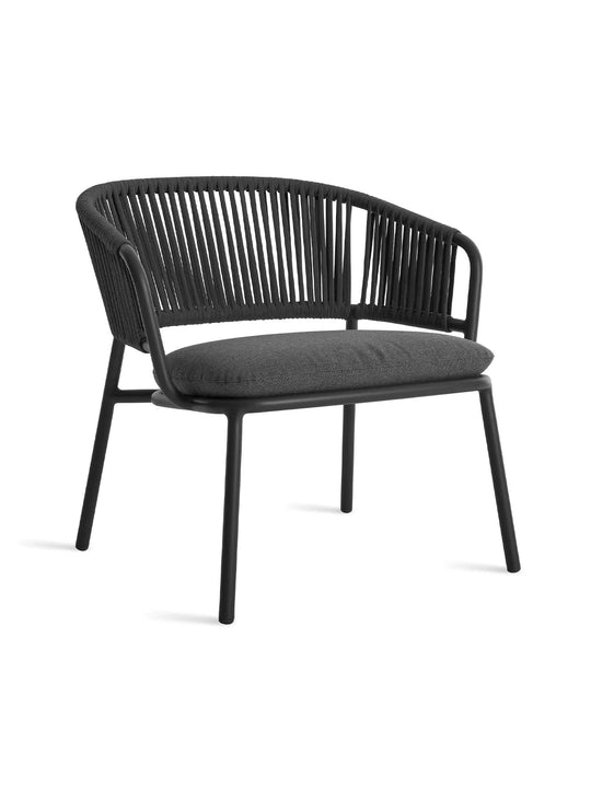 Fauteuil Mate Blu Dot, structure aluminium et cordage tout temps raffiné. toohey charcoal