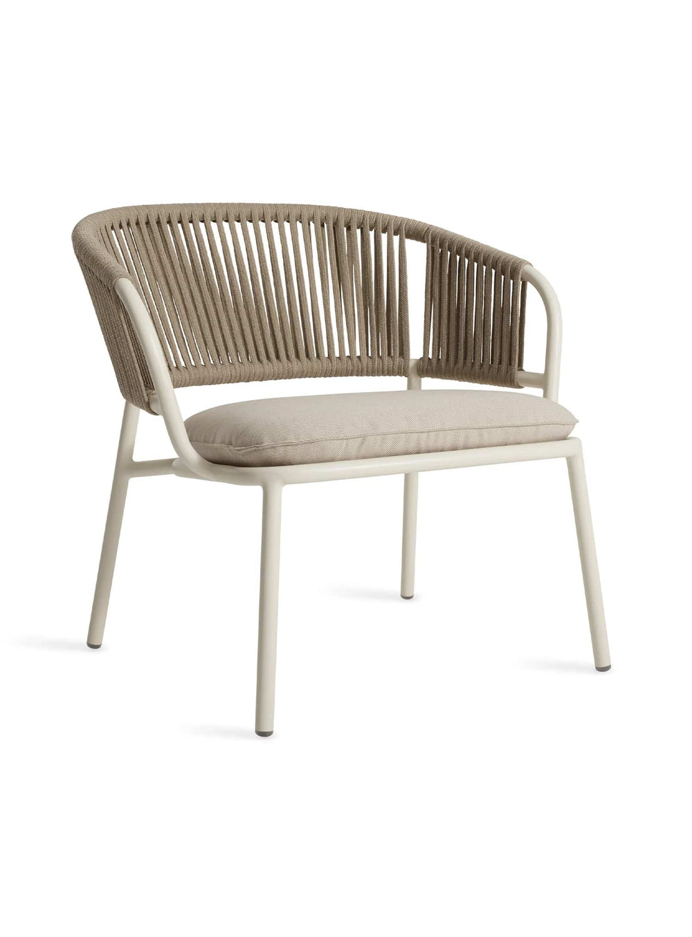Fauteuil Mate Blu Dot, assise outdoor confortable avec coussin Sunbrella® résistant. sunbrella linen