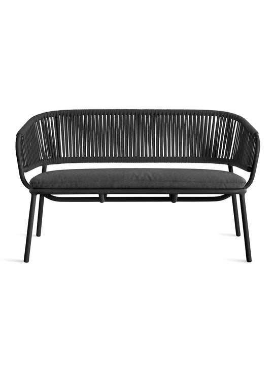 Sofa Mate Blu Dot, design extérieur léger avec structure aluminium durable. toohey charcoal