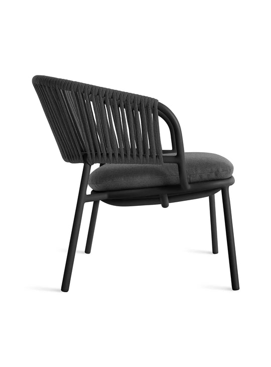 Sofa Mate Blu Dot, canapé de jardin élégant et résistant aux intempéries. toohey charcoal