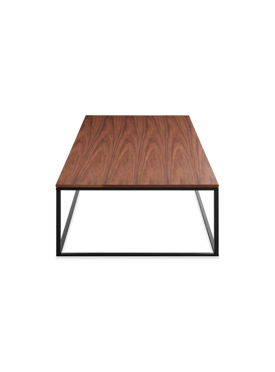 Table à café rectangulaire Minimalista Blu Dot : sobriété contemporaine et matériaux nobles. noyer, noir