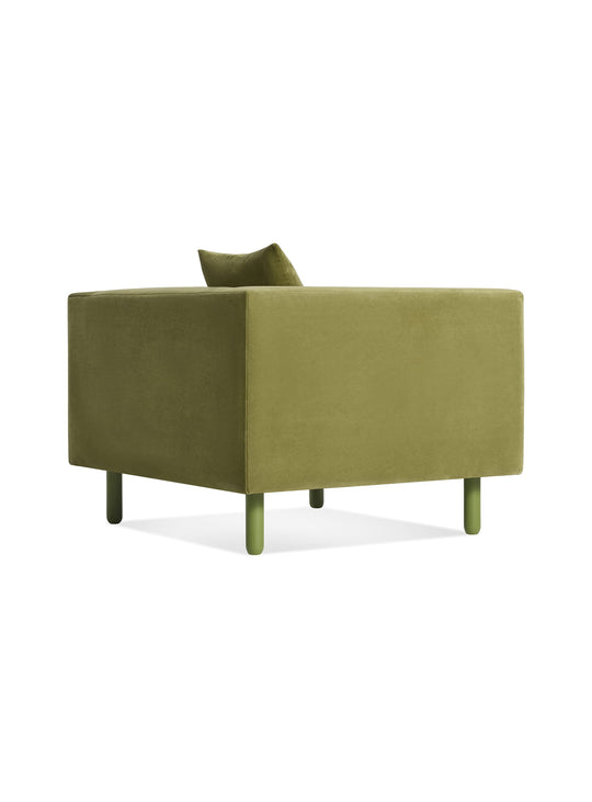 Fauteuil Blu Dot Mono : lignes pures, coussin généreux et élégance naturelle. vert