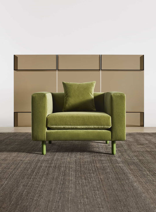 Le fauteuil Blu Dot Mono séduit par son design épuré et son confort accueillant. vert