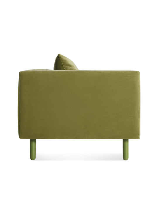 Le sofa Blu Dot Mono apporte calme et modernité à votre espace de vie. vert