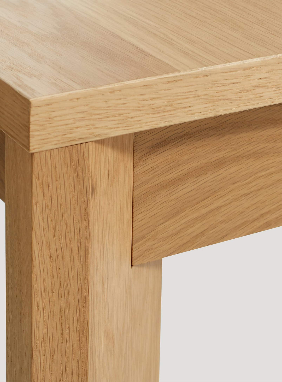 Table à dîner Moreover de Blu Dot : design scandinave et confort modulable. chêne blanc