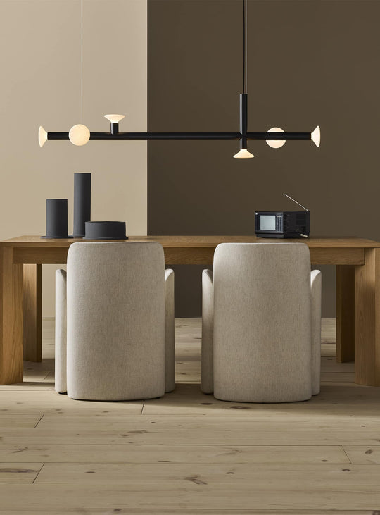 Table à dîner Blu Dot Moreover : allure contemporaine et chaleur du bois. chêne blanc