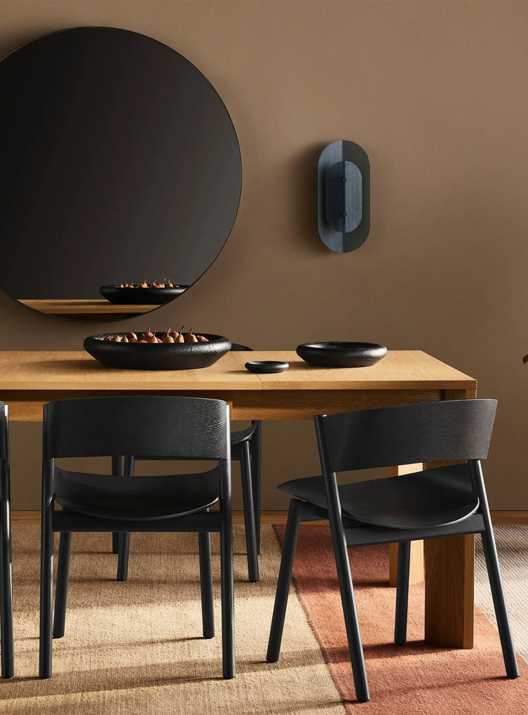 Blu Dot Moreover : table extensible pratique, stable et raffinée. chêne blanc