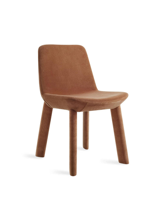 Découvrez la chaise Blu Dot Neat, une assise élégante livrée entièrement assemblée. copper velvet