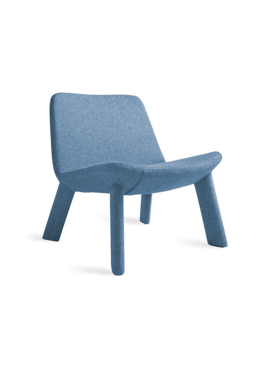 Chaise lounge design Neat de Blu Dot, douceur et élégance moderne. bleu.