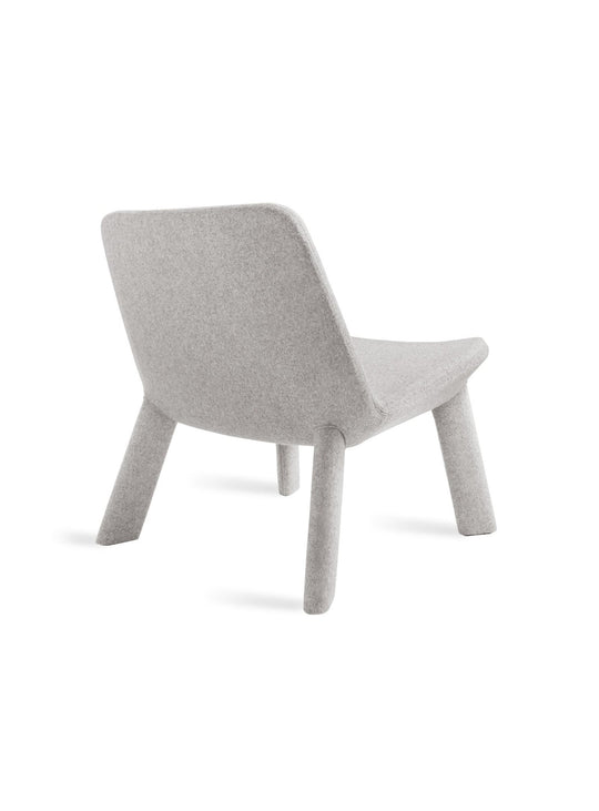 Chaise lounge design Neat de Blu Dot, cocon chaleureux et raffiné. gris clair