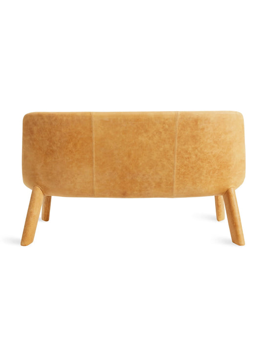Sofa 2 places Neat Blu Dot : canapé contemporain, parfait pour salon design. camel leather
