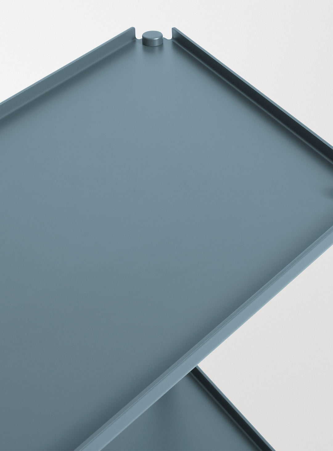 Blu Dot Not for Nothing, étagère élégante aux lignes franches. bleu