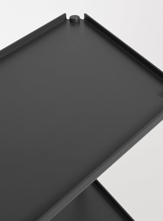 Bibliothèque Not for Nothing de Blu Dot, structure légère et stable. noir