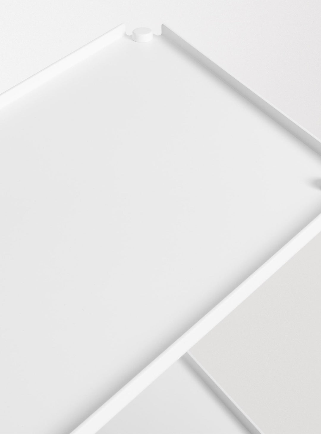 Not for Nothing de Blu Dot, bibliothèque moderne et aérienne. blanc