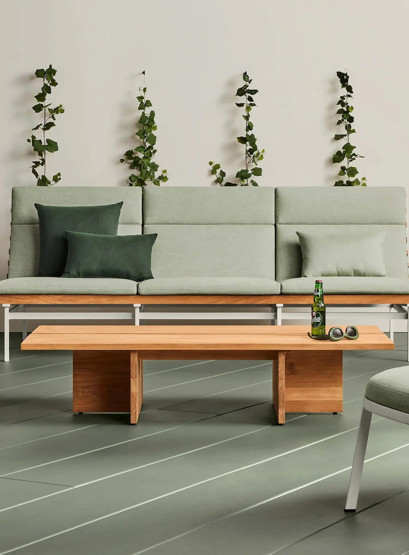 NowThen : Table à café en teck - Blu Dot – Nüspace