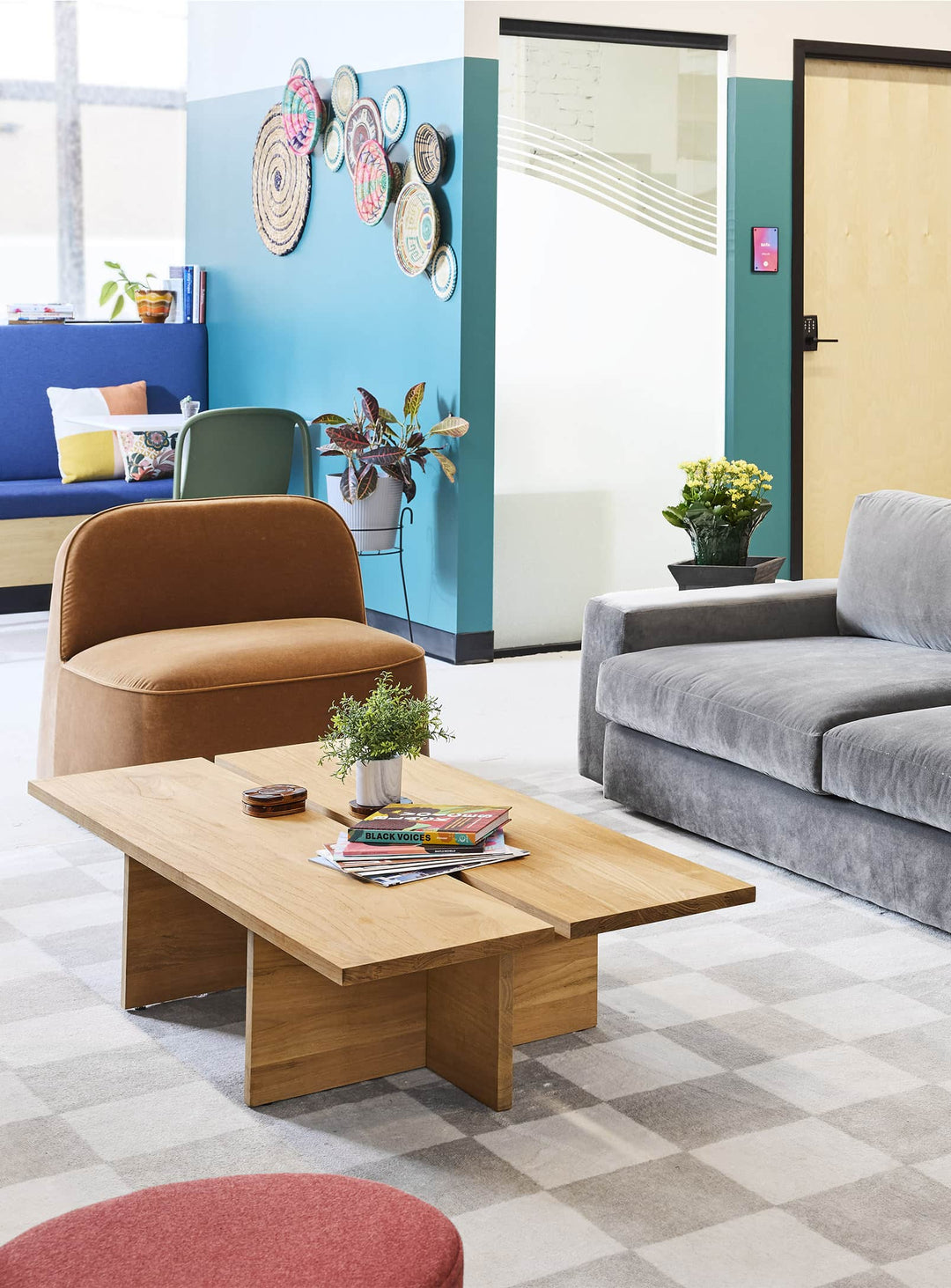 Table à café NowThen de Blu Dot élégance minimaliste et robustesse.