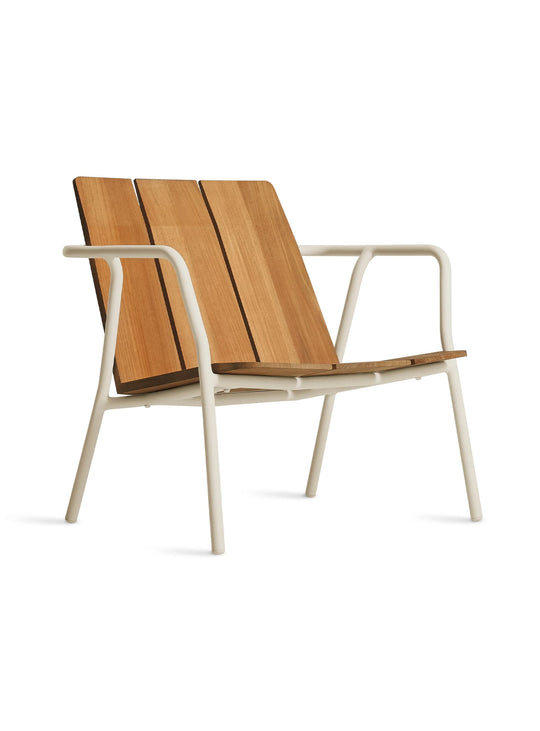 Chaise lounge Offline de Blu Dot design contemporain pour terrasse ou jardin. blanc