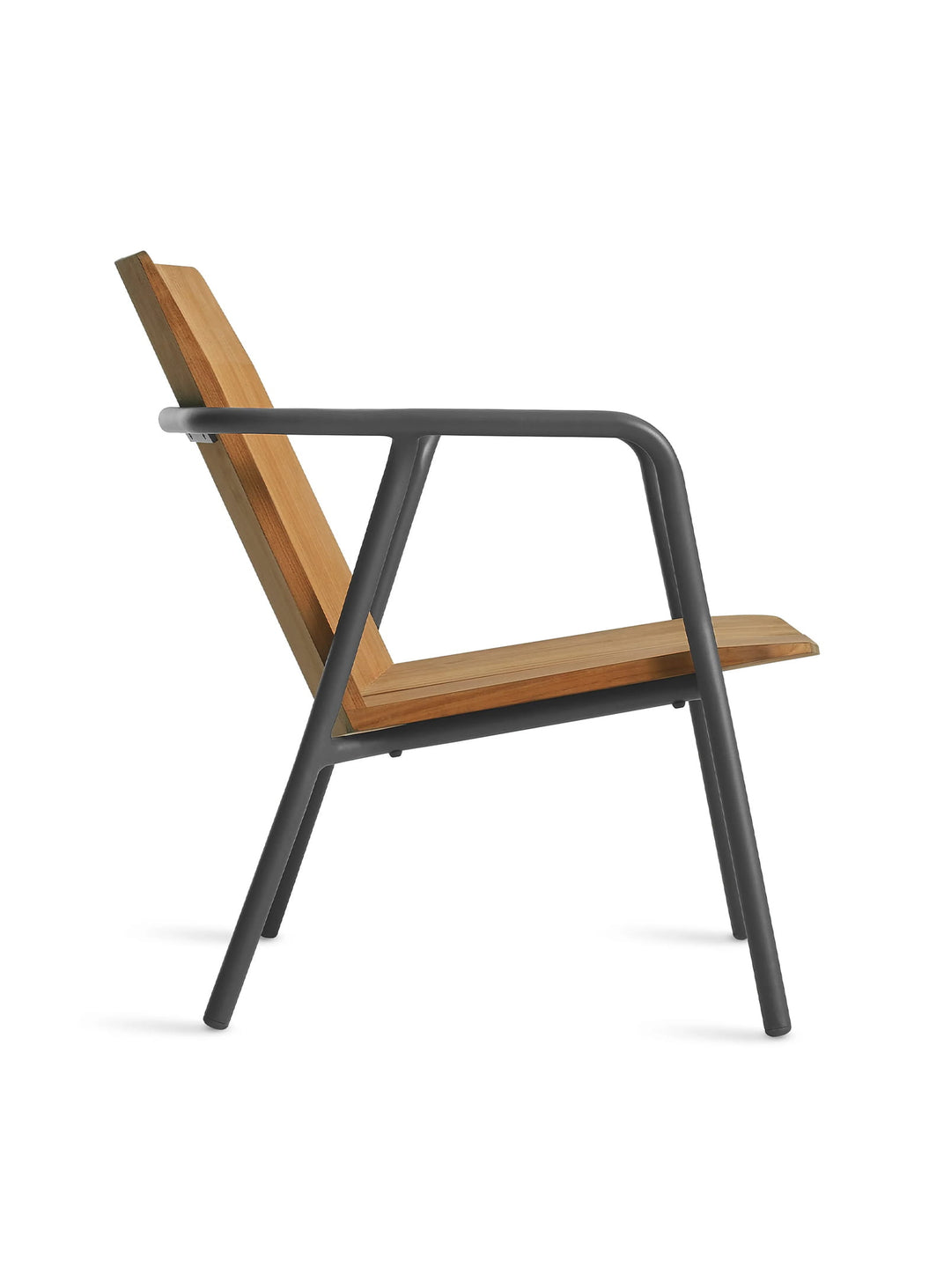 Chaise lounge Offline de Blu Dot teck naturel et structure aluminium. noir