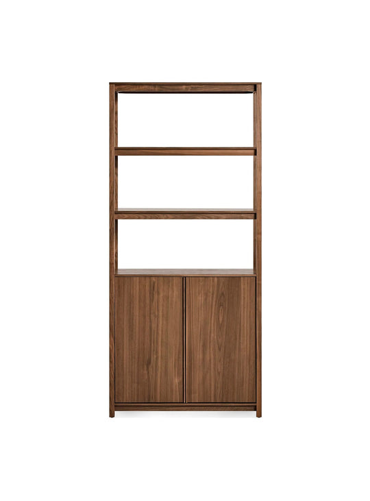 Bibliothèque design Blu Dot : équilibre parfait entre forme et utilité. noyer.