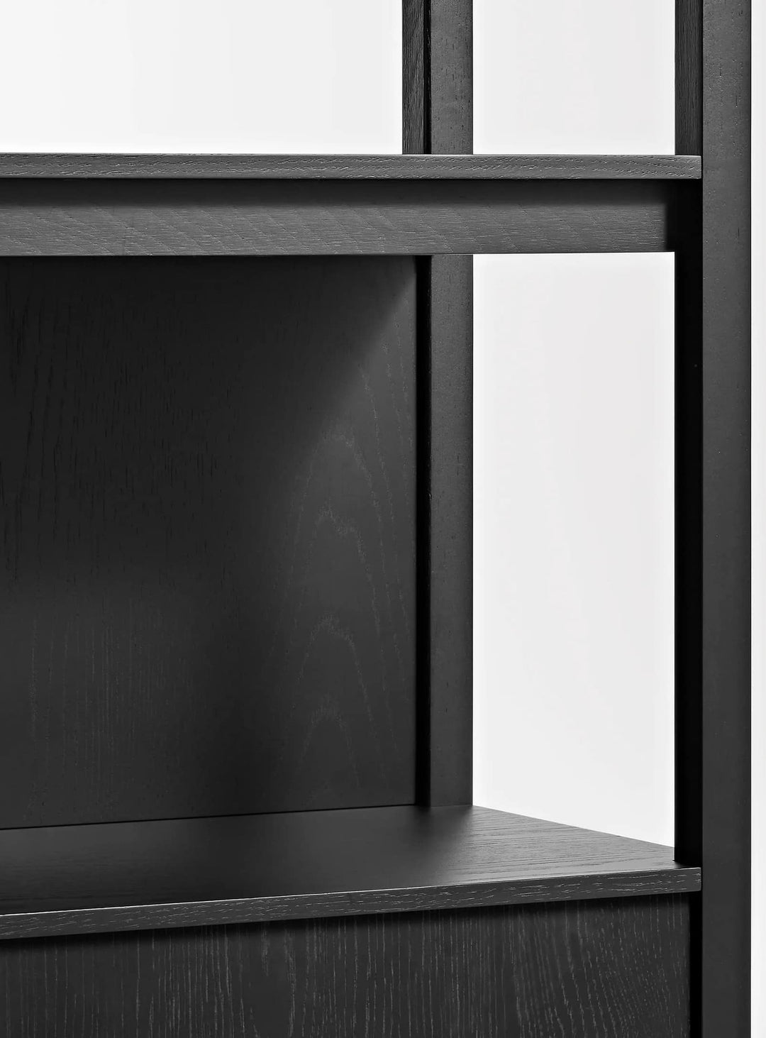 Open Plan : bibliothèque épurée, pratique et intemporelle. chene noir