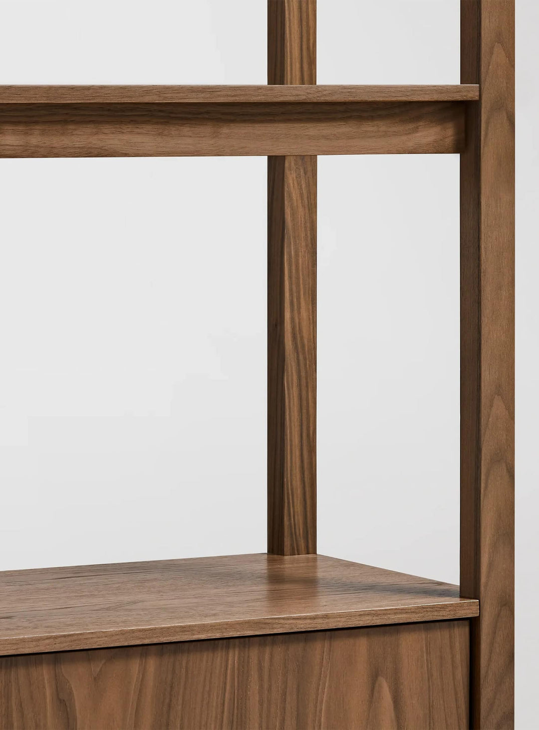 Open Plan : bibliothèque élégante pour livres et objets déco. noyer