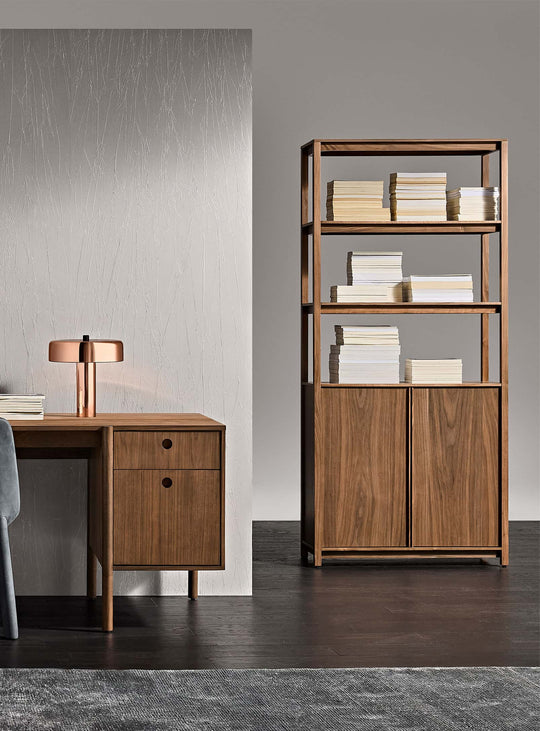 Open Plan : rangement aérien et contemporain signé Blu Dot. noyer