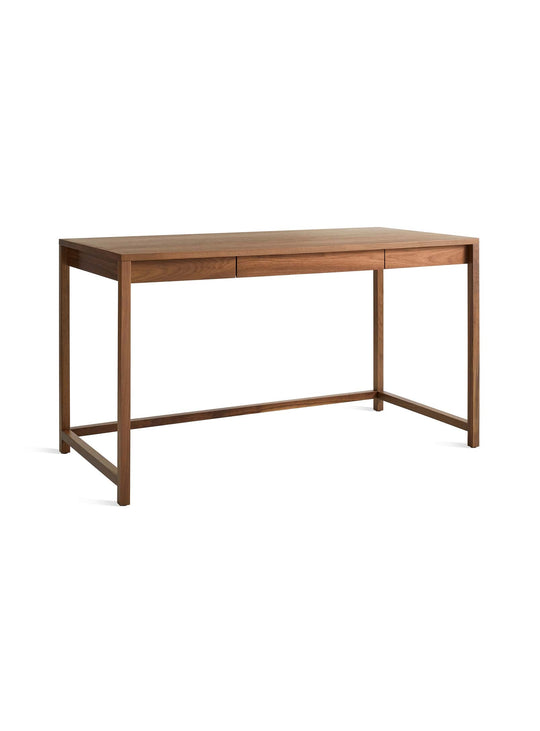 Bureau Open Plan de Blu Dot : sobriété, fonctionnalité et chaleur du bois. Noyer.