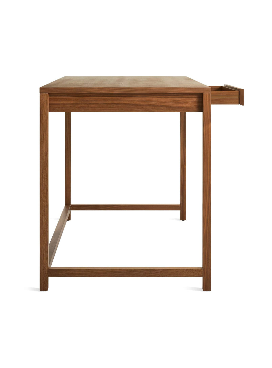 Bureau Open Plan de Blu Dot : stabilité parfaite et rangement discret. Noyer.