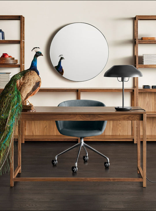 Bureau Open Plan de Blu Dot : design épuré et rangement discret pour travailler avec style. Noyer.