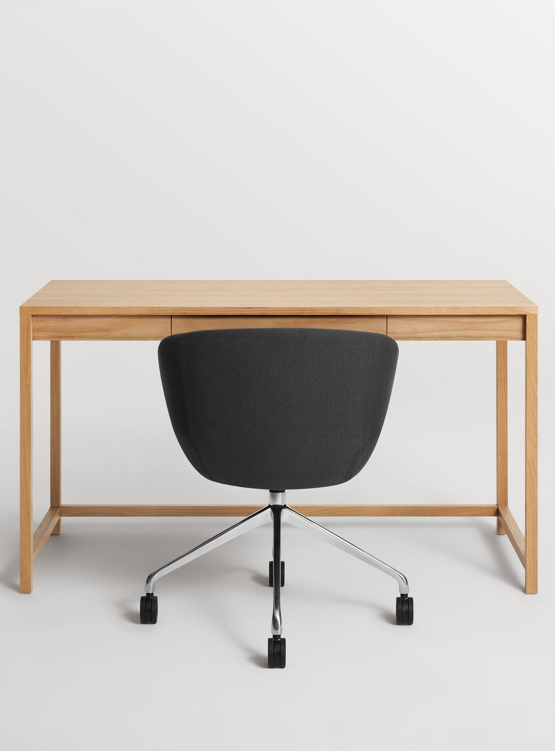 Blu Dot Open Plan : bureau polyvalent au design sobre et intemporel. Chêne blanc.