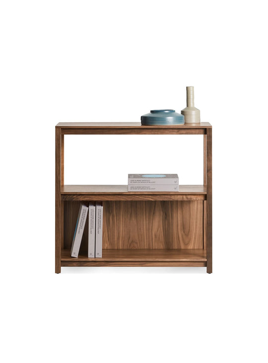 Bibliothèque Blu Dot Open Plan : un rangement ouvert pensé pour les livres et vinyles. noyer