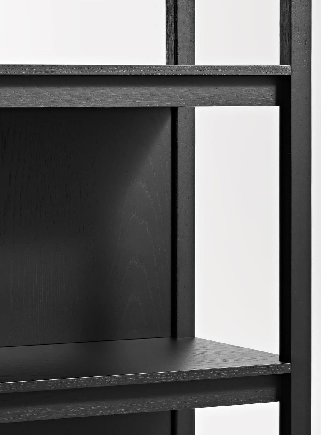 Bibliothèque Open Plan de Blu Dot, un meuble de rangement ouvert au design minimaliste et fonctionnel. chene noir
