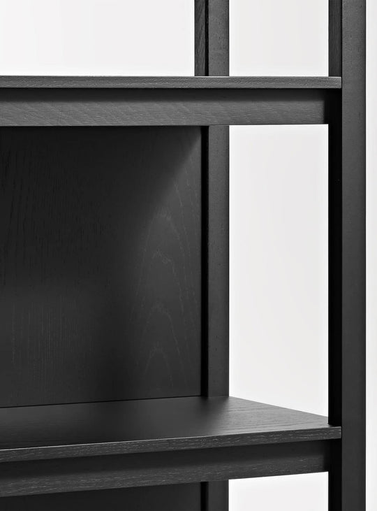 Bibliothèque Open Plan de Blu Dot, un meuble de rangement ouvert au design minimaliste et fonctionnel. chene noir