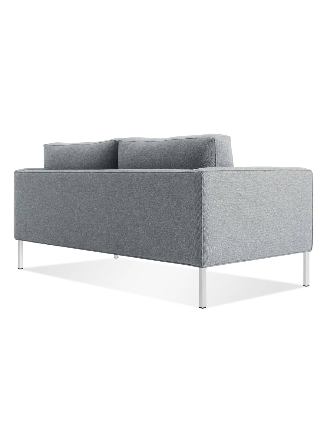 Sofa Paramount de Blu Dot : design intemporel et solidité certifiée BIFMA. Gris.