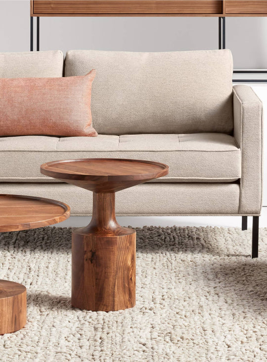 Sofa Paramount de Blu Dot : assise ferme et coussins de dossier amovibles. Sable.