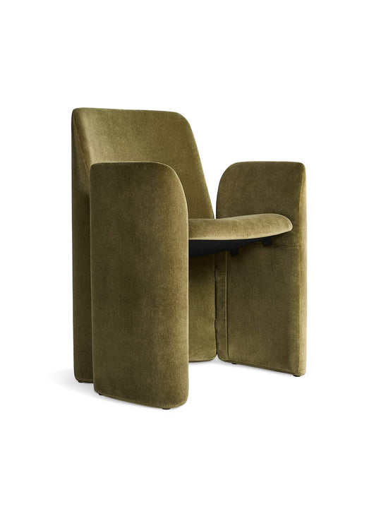 La chaise Blu Dot Parentheses allie élégance contemporaine et confort cocooning. moss velvet