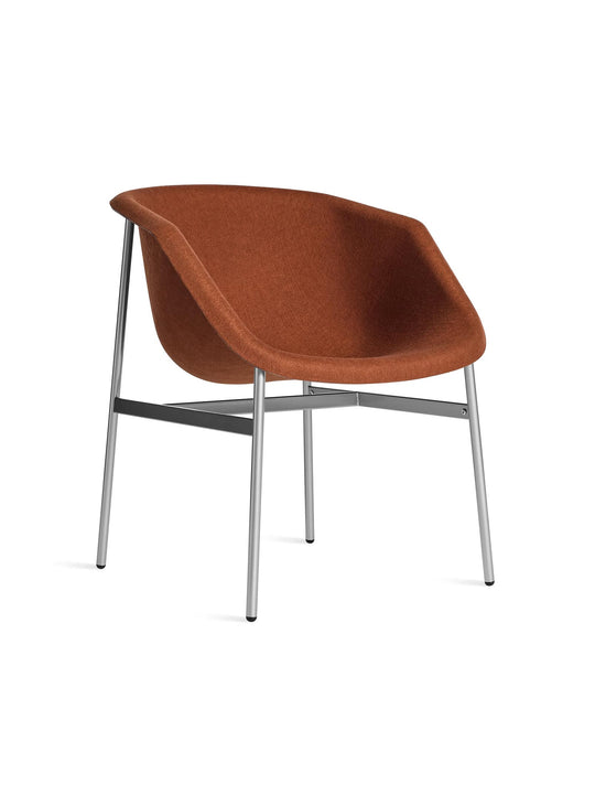 Chaise Past Life Blu Dot, coque en feutre recyclé pour salle à manger moderne. cuivre