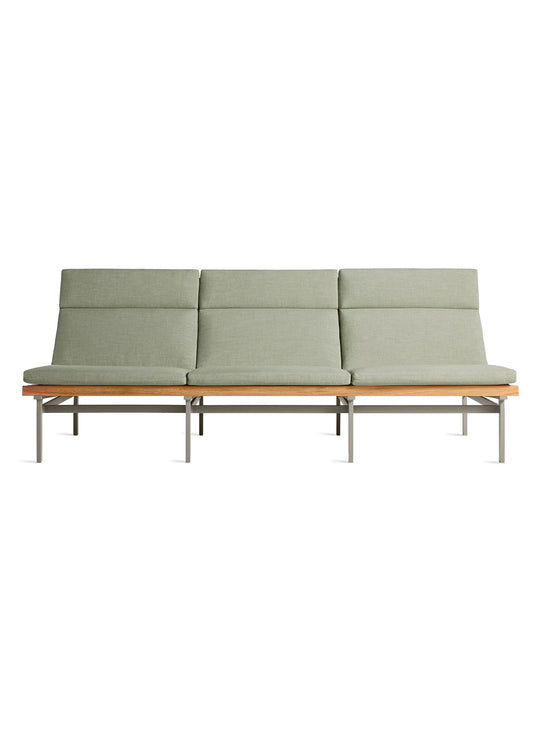 Sofa d’extérieur Perch 3 places de Blu Dot structure aluminium durable. sunbrella oasis